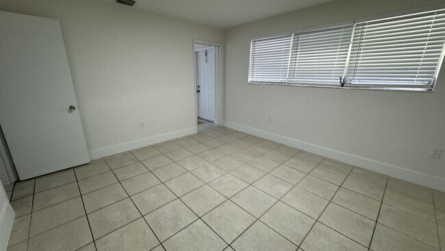 Building Photo - 840 S 63rd Ave