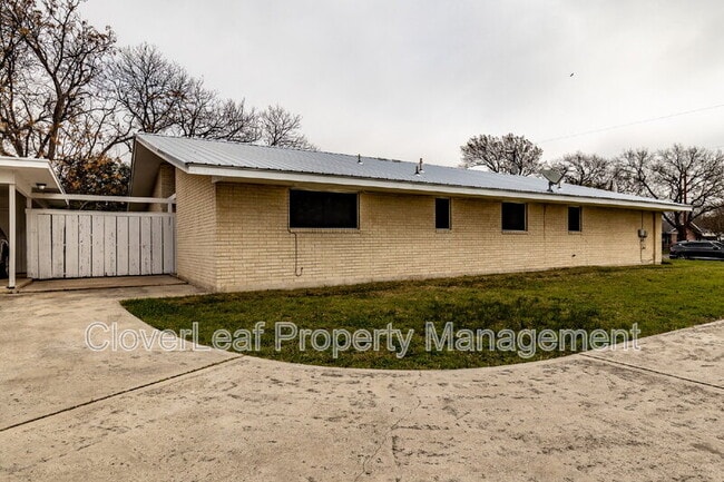 Building Photo - 319 Gaiety Ln