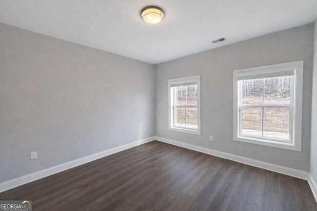 Building Photo - 1375 Walking Wy