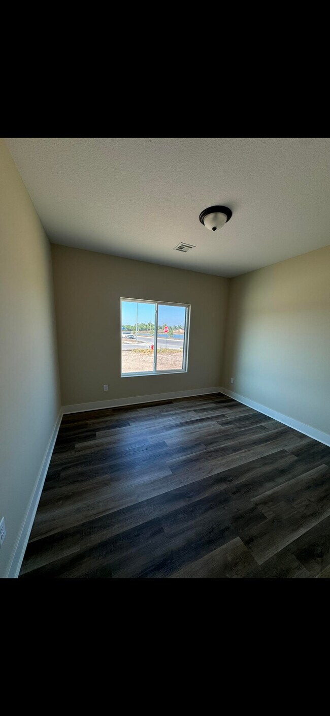 Building Photo - 812 Trails End Ct