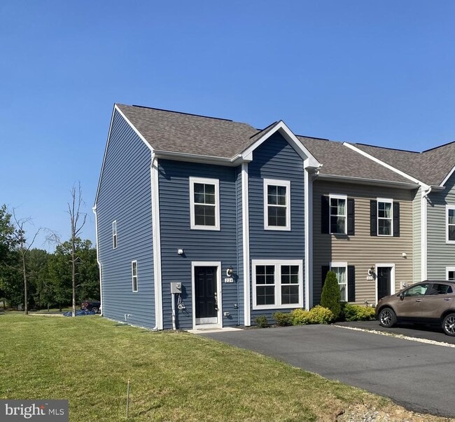 Primary Photo - 224 Scotch Pine Dr