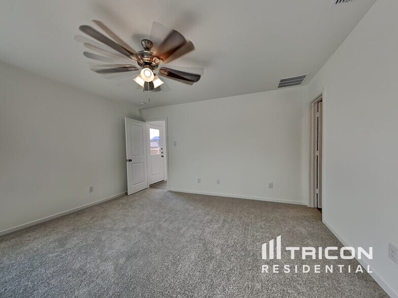 Building Photo - 823 Ponderosa Ln