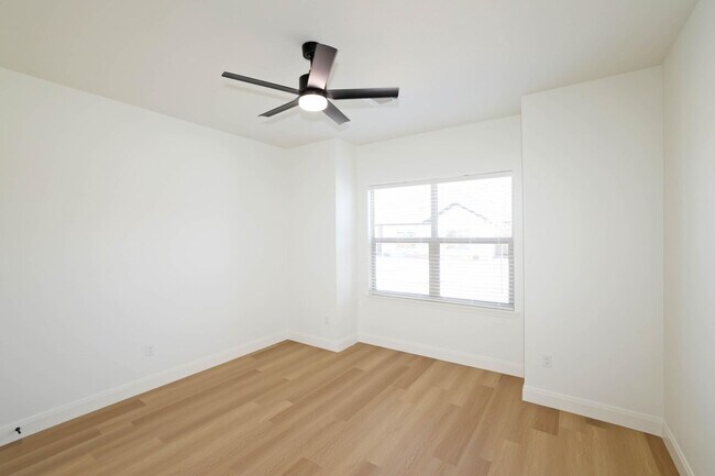 Building Photo - 10424 Tierra Santa Dr