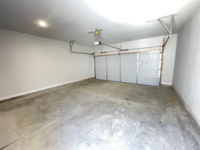 Building Photo - 422 Falls Pt SW
