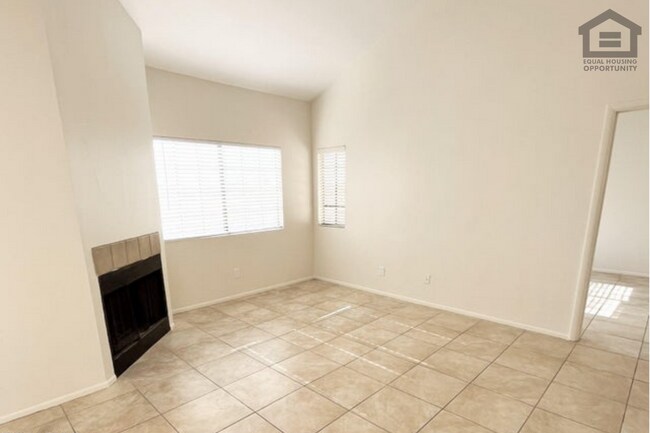 Building Photo - 2Bed/2Bath Apartment at Mesa Dr/Brown Rd! Ready for Immediate Move-In!