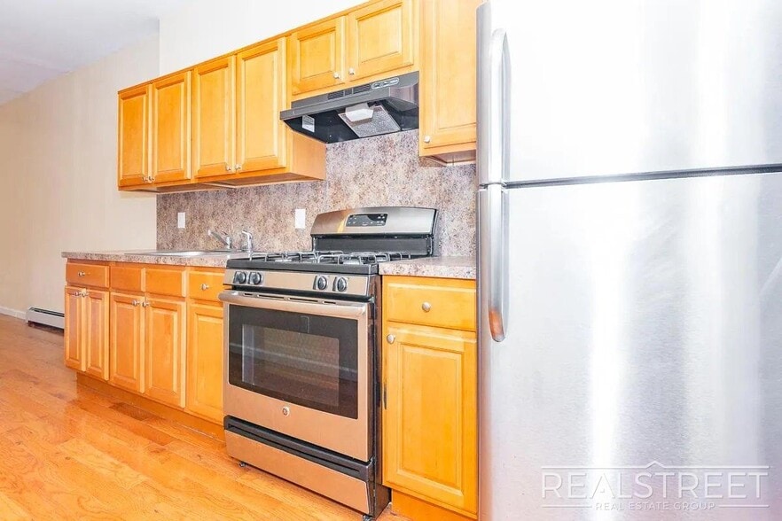 Primary Photo - ? Spacious 2 Bedroom Apartment in Bushwick ?