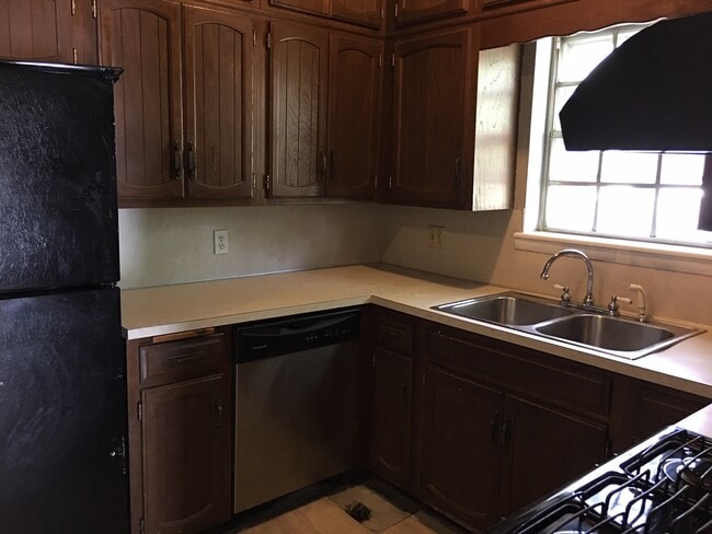 Building Photo - 2725 E 1st St