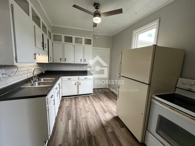 Building Photo - 208 N Meridian St