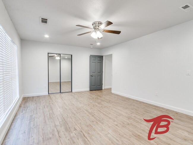 Building Photo - 2214 N Florida Ave