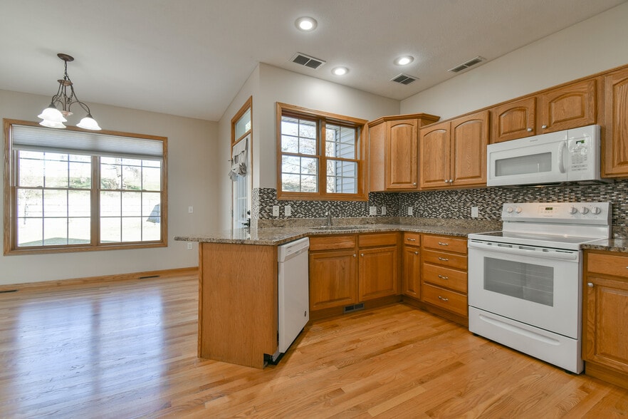 Building Photo - 9412 Forest Glen Dr