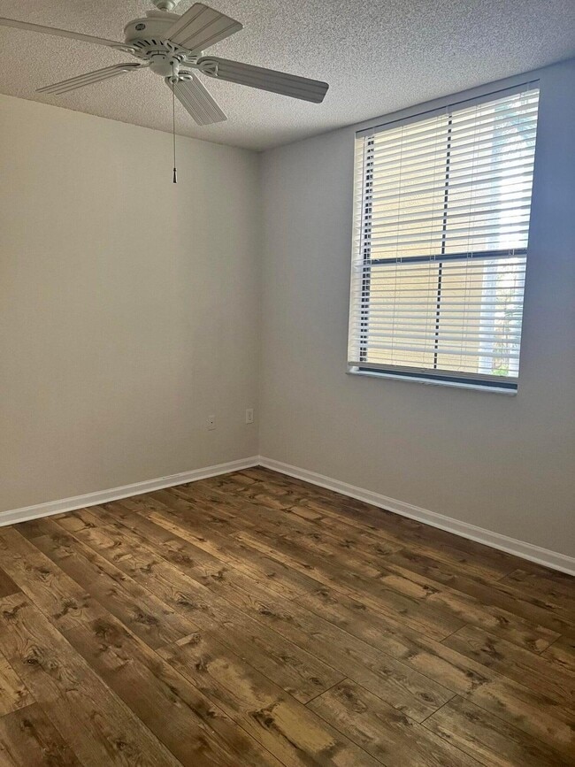 Building Photo - 720 S Sapodilla Ave