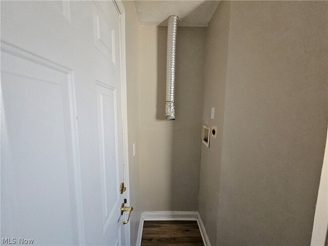 Building Photo - 2450 Greenvale Rd