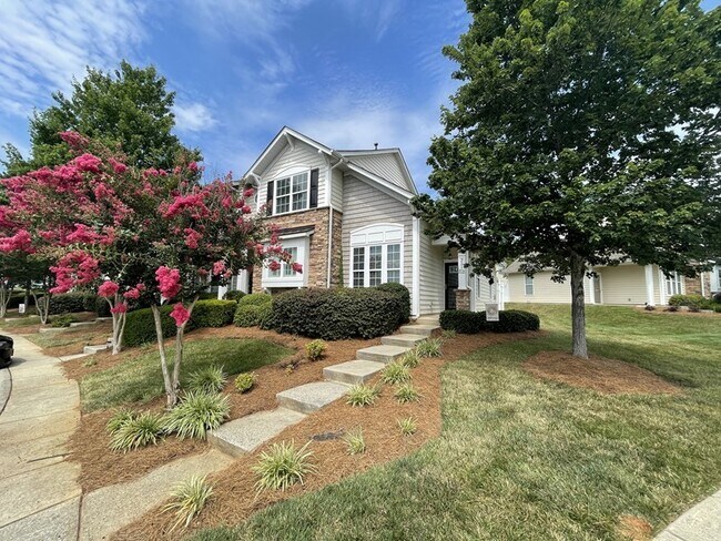 Primary Photo - Beautiful END-UNIT 3BR 2.5BA Townhouse in ...