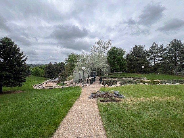Building Photo - 3951 Fairway Hills Dr