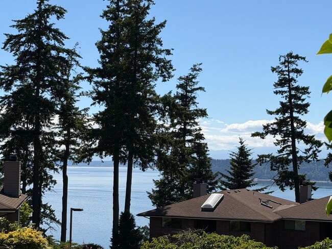 Building Photo - Mukilteo View Condo