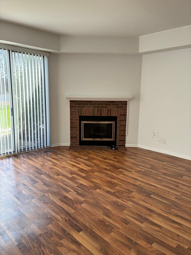 Building Photo - 1213 Cranbrook Dr