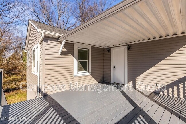 Building Photo - 3615 Lilac Ave