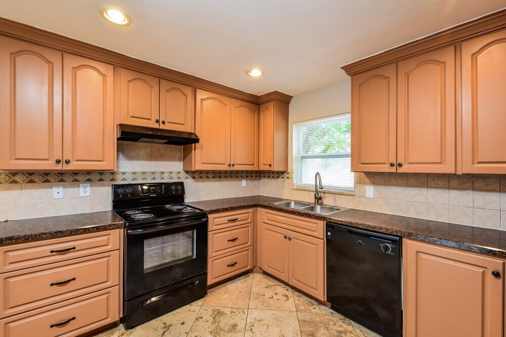 Building Photo - 5595 Sunrise Dr