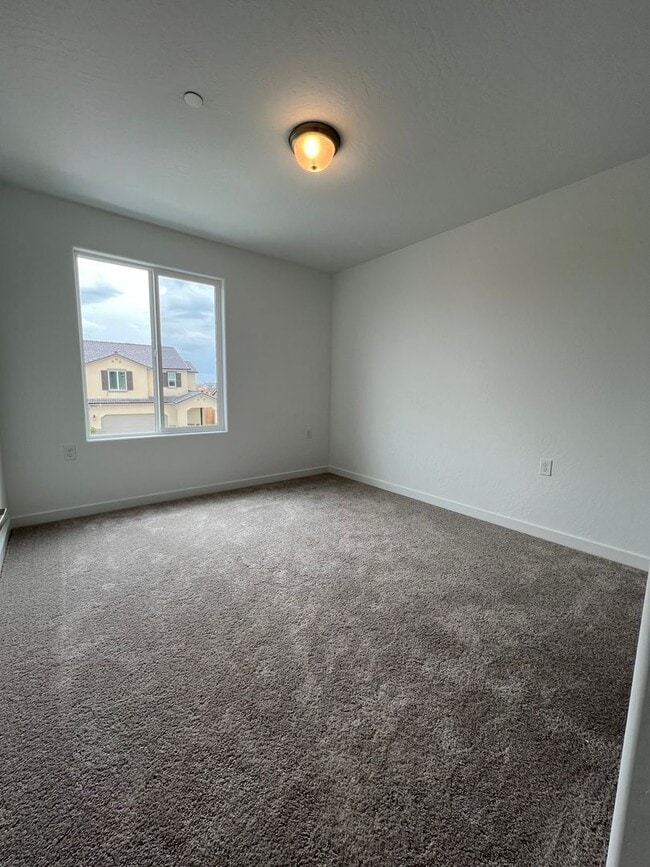 Building Photo - beautiful two-story home in RIVERSTONE