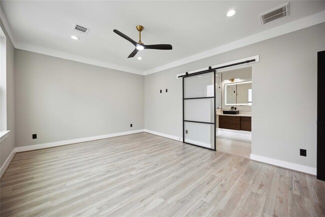 Building Photo - 602 W 28th St
