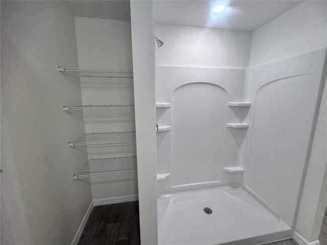 Building Photo - 76 Pine Cir Dr