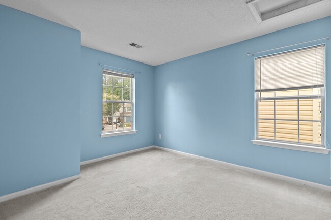 Building Photo - 11 Camellia Ln