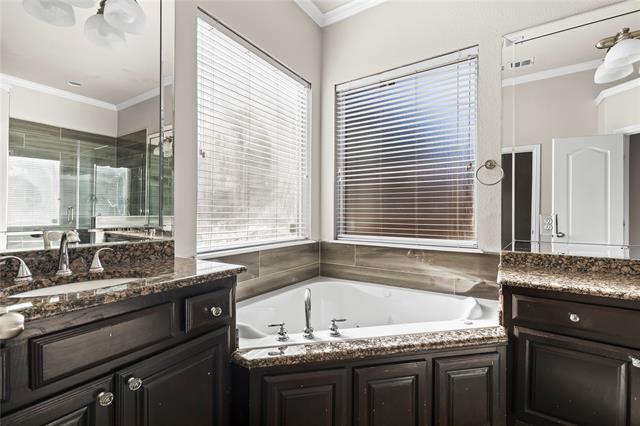 Building Photo - 5517 Greenview Ct