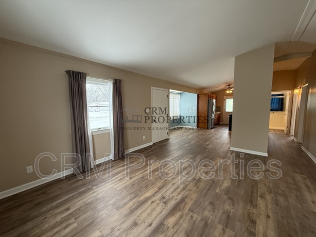 Building Photo - 1004 E Cornell Rd