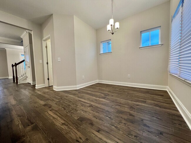 Building Photo - Like New 3 Bed, 4 Bath Townhome w/ 2 Car Garage