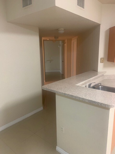 Building Photo - 3/2 Lake available in North Lauderdale