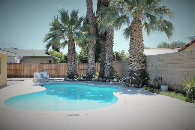 SPLISH, SPLASH! RENT THIS POOL HOME! - SPLISH, SPLASH!  RENT THIS POOL HOME!