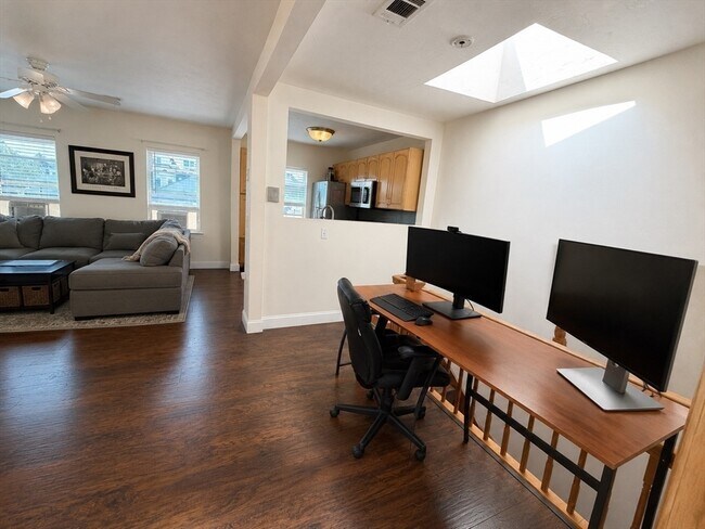 Building Photo - 3 K St Pl