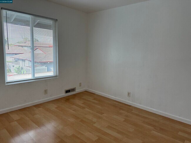 Building Photo - 89 Villa Cir