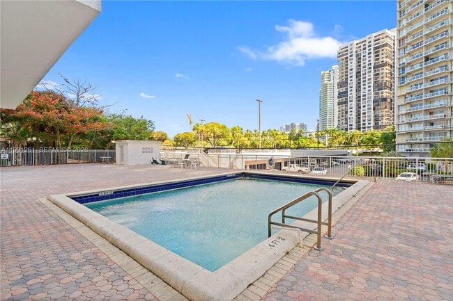 Building Photo - 145 SE 25th Rd