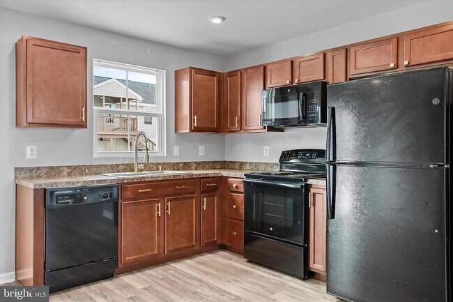 Building Photo - 125 Ceritos Trl