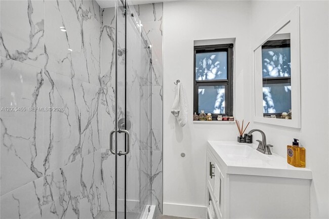 Building Photo - 3030 SW 2nd Ave