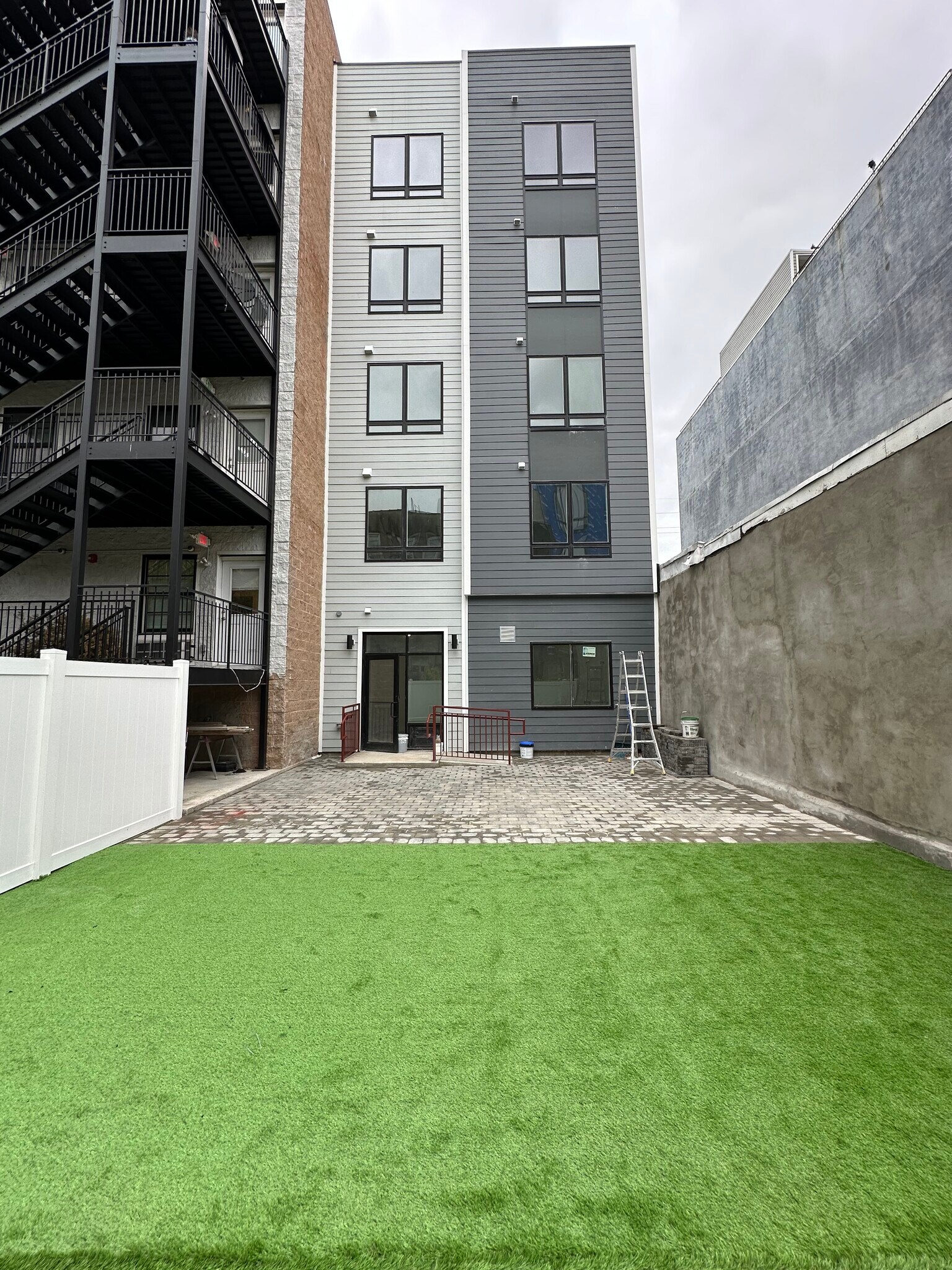 Common Backyard - 417 Jackson St