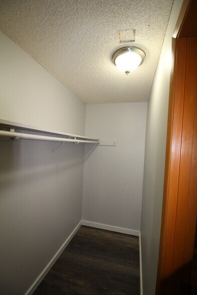 Walk-in closet - 4614 Lower Dr