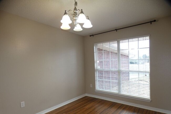 Building Photo - 4766 Thousand Oaks Blvd