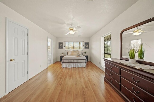 Building Photo - 6903 Lewis Ln