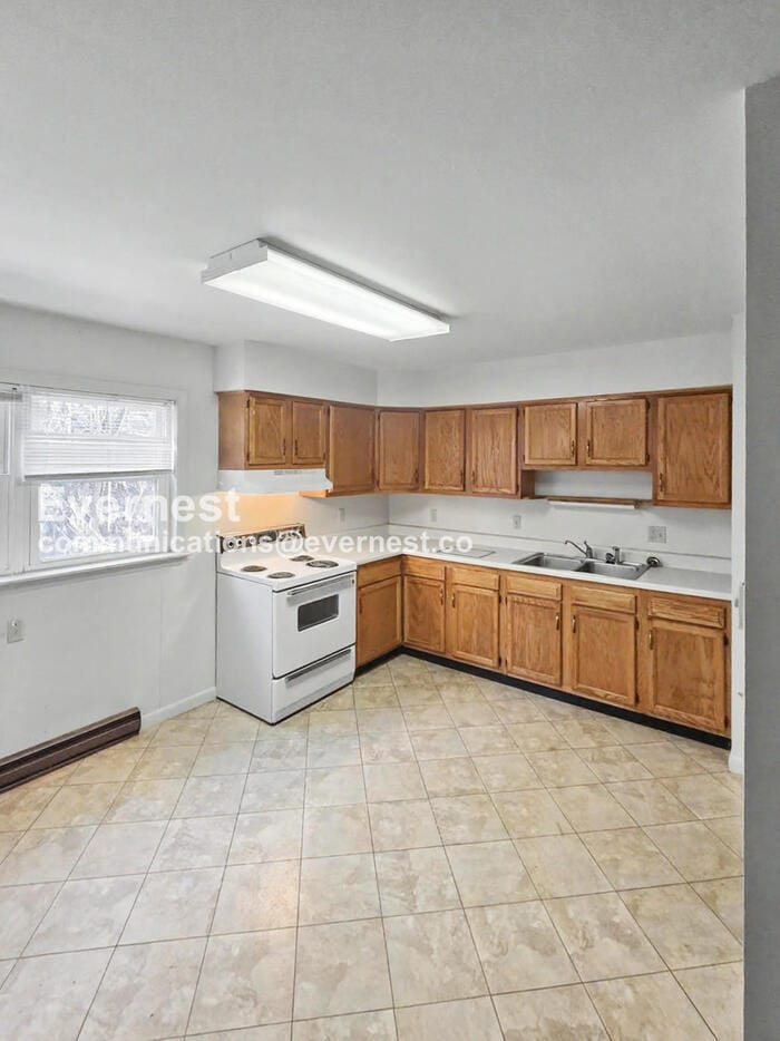 Building Photo - 12804 N Cresap St