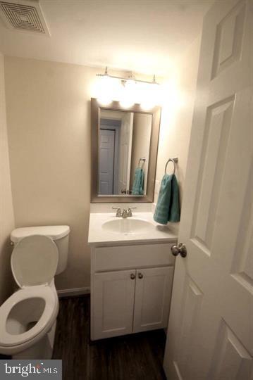 Building Photo - 1656 Woodtree Ct E