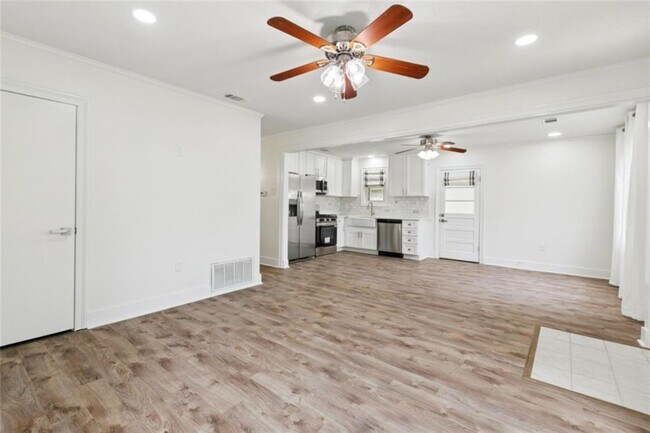 Building Photo - Kent Avenue