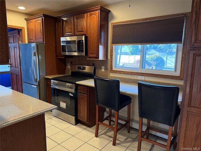 Building Photo - 8 William St