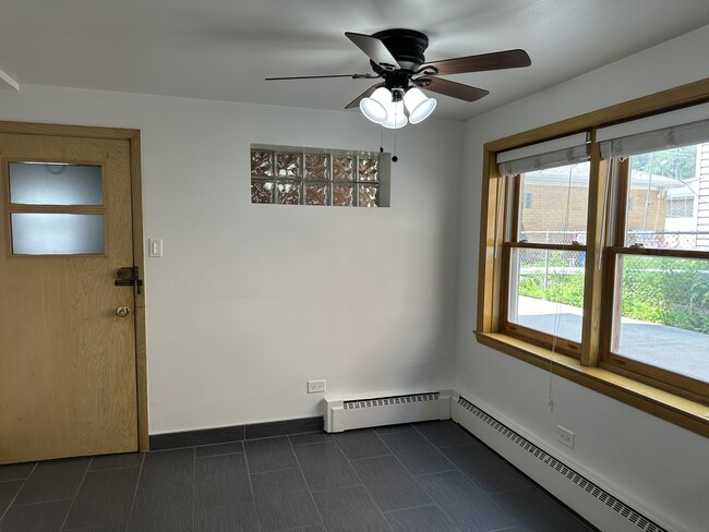 Building Photo - 6845 W Leland Ave