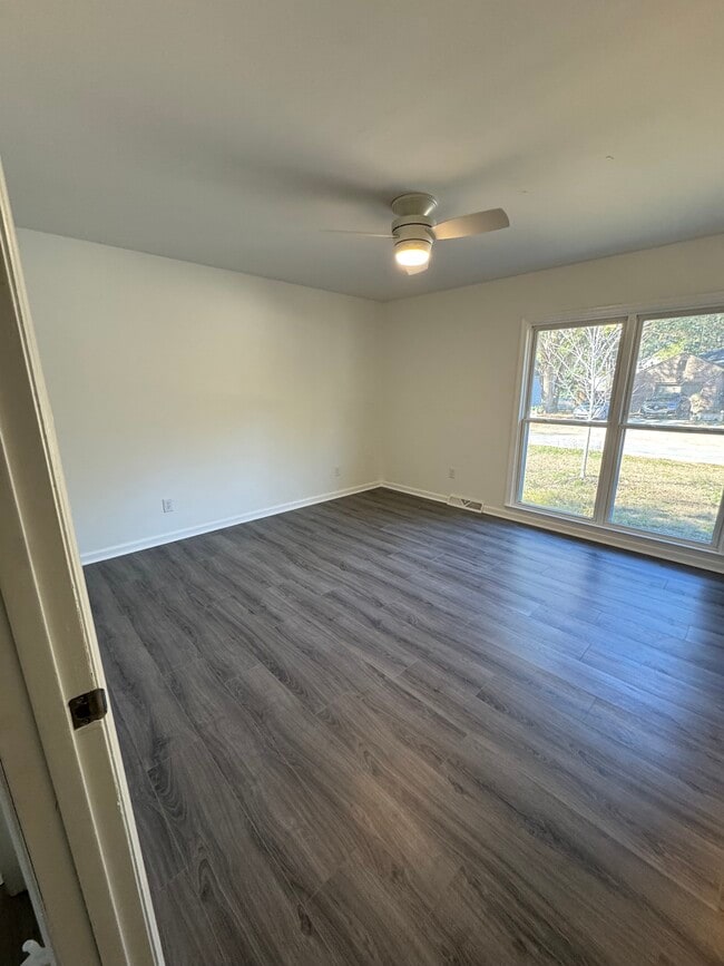 Building Photo - 1038 Point Of Lgt Ln