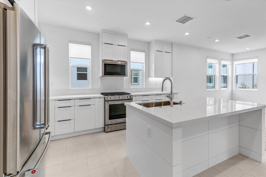 Building Photo - 2618 Everly Dr
