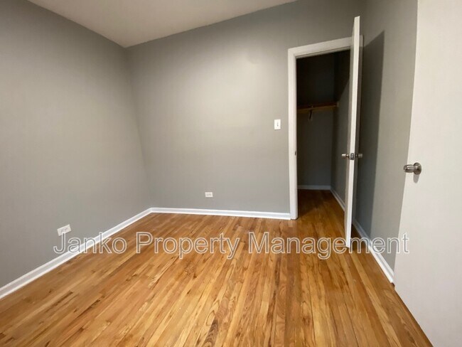 Building Photo - 2916 W 64th St