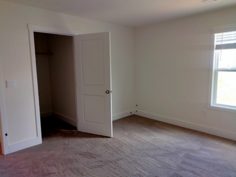 Building Photo - 218 Eclipse Ln