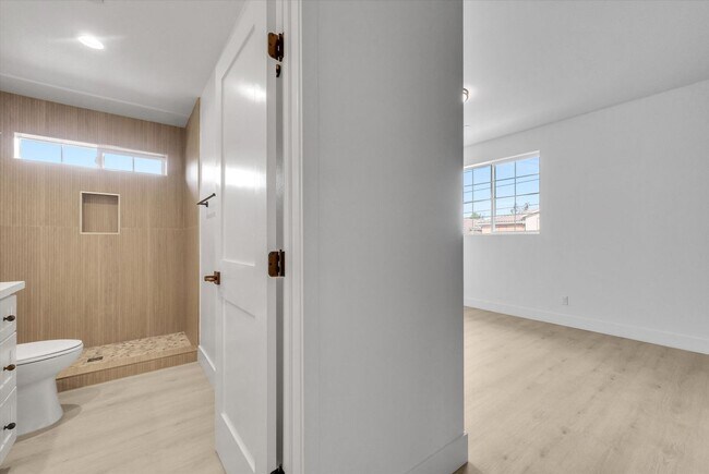 Building Photo - 16385 Valencia Ave